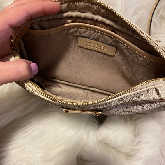 Michael Kors Cross body - Picture 2 of 2